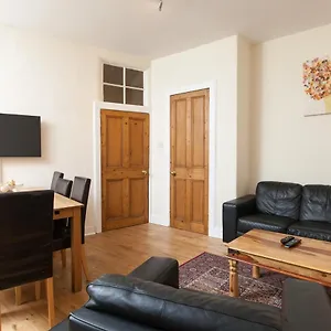 Apartment Cozy Beside Castle!!!, Edinburgh