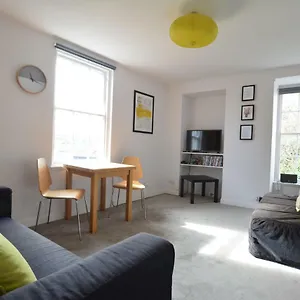 Apartment The Bolthole - Fantastic Old Town Location!, Edinburgh